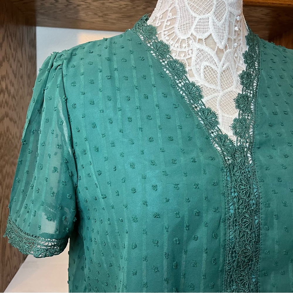 Short sleeve women’s medium blouse in green